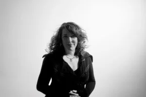 Beth Nielsen Chapman, in black and white